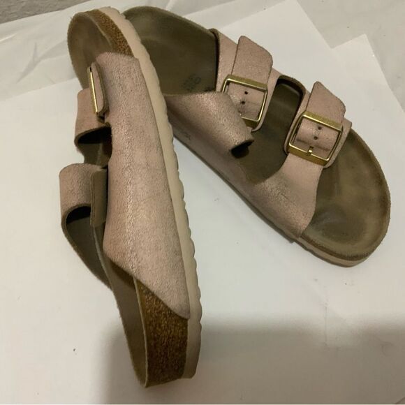 Arizona Birkenstock Washed Metallic Rose Gold Sandals, size 40 L9/ M7 - Picture 7 of 10